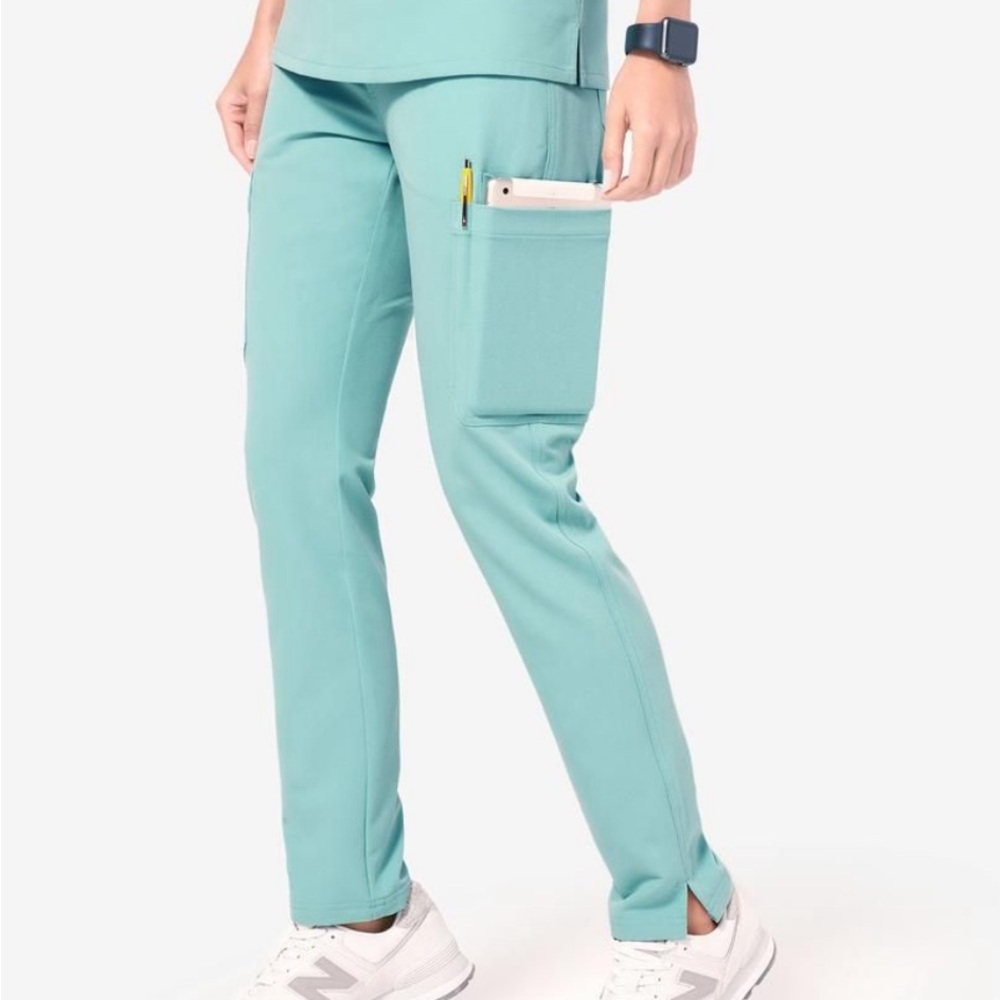 NWOT Figs Yola Seaglass Scrub Pants